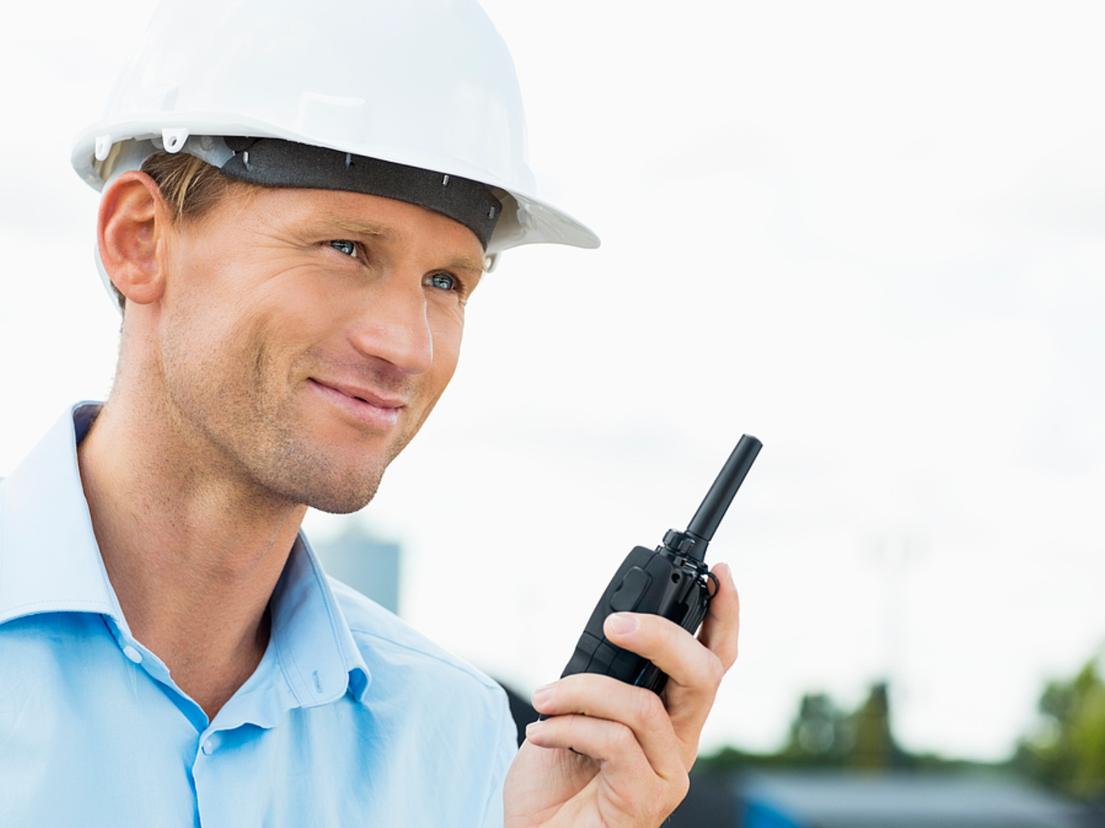 Industrial smart helmet group intercom connecting frontline workers, team leaders and a management platform