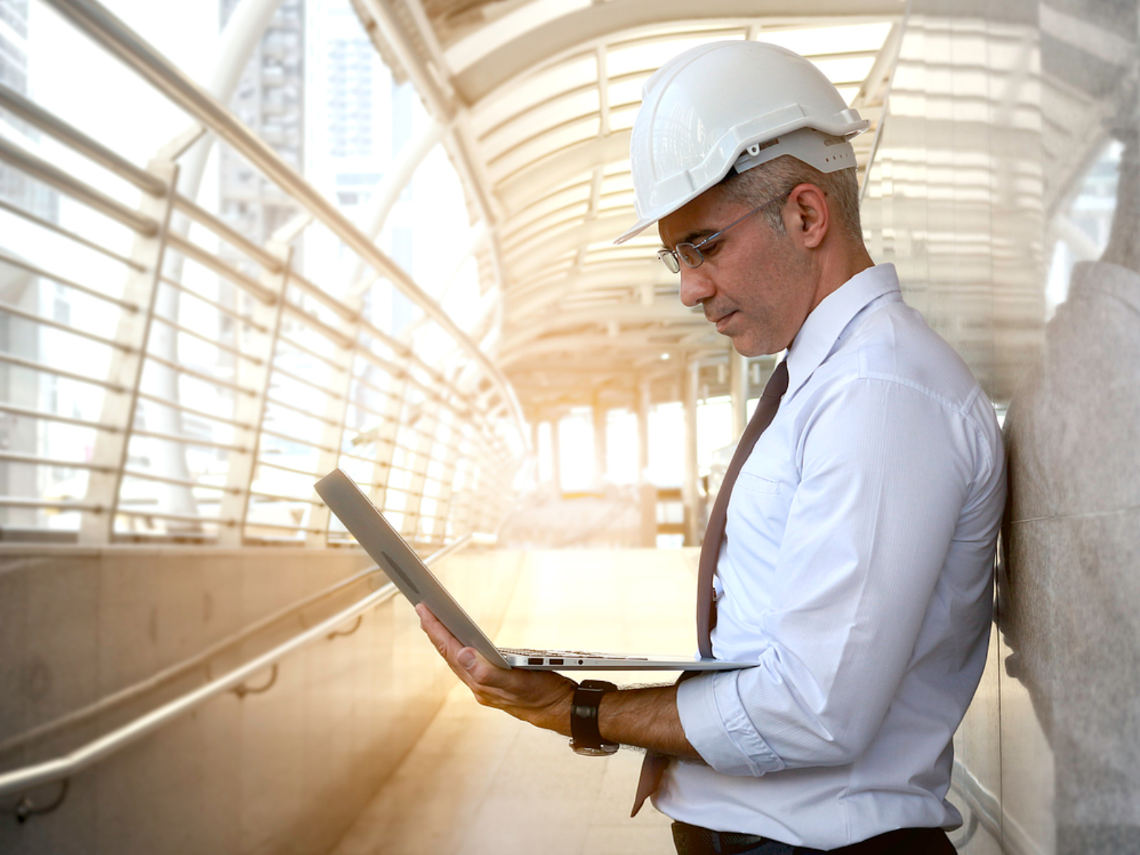 Connected worker platform managing people, smart helmet devices, safety events and field media data